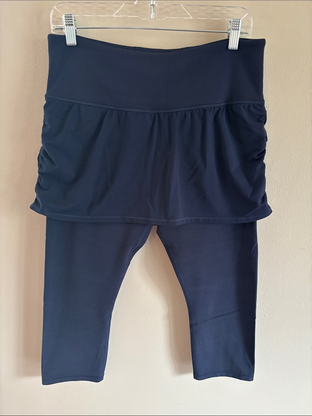 L Athleta skirted elation 2-in-1 capri leggings